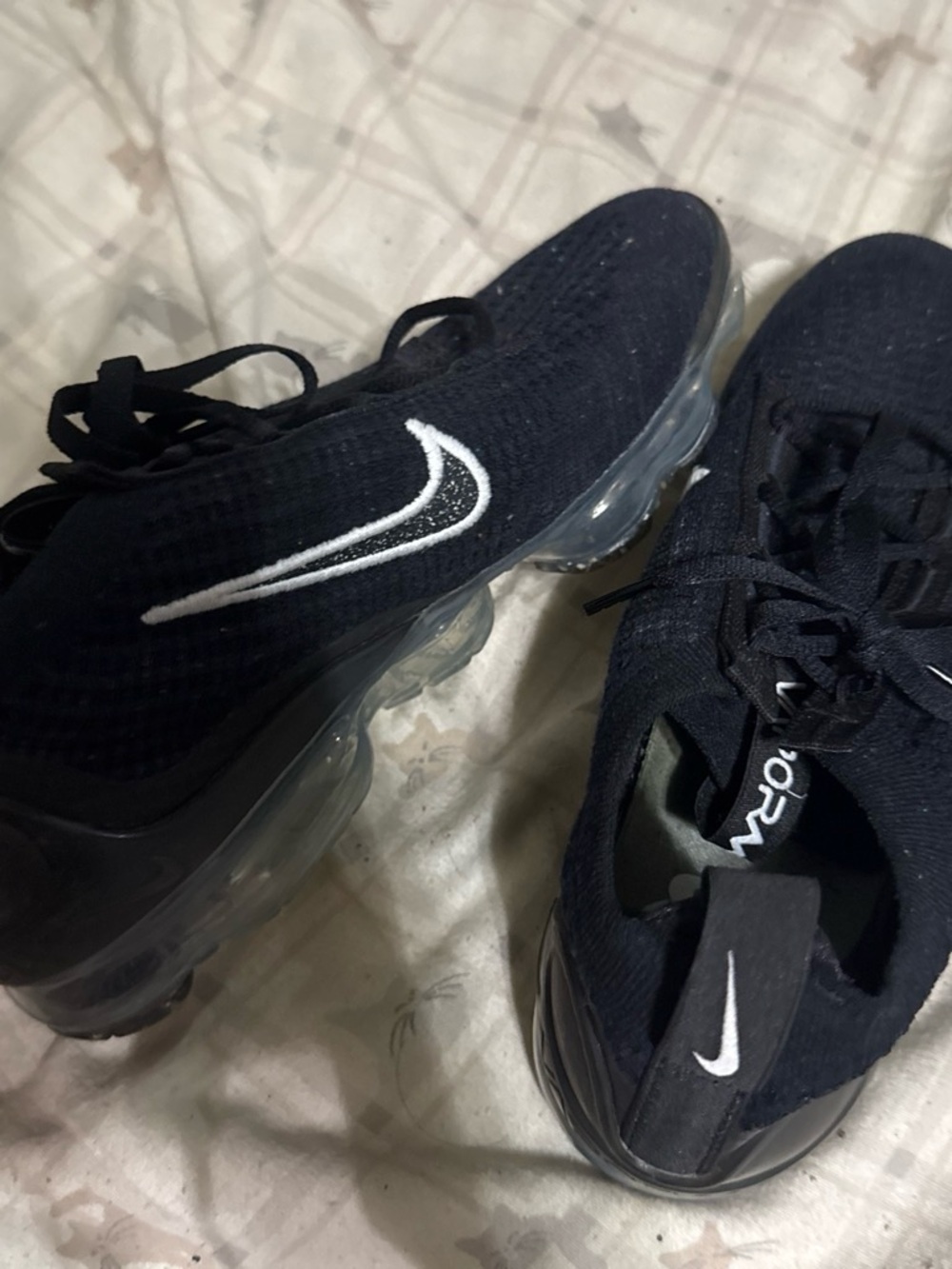 Nike Vapormax Sneakers Black and White - Picture 3 of 4